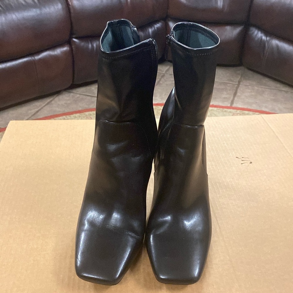 Black short boot 👢